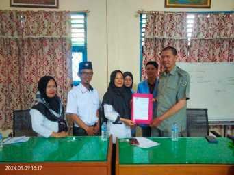 Penyerahan Surat Kerja Sama Dengan Politeknik Sriwijaya Palembang   - SMKS Satria Nusantara Betung