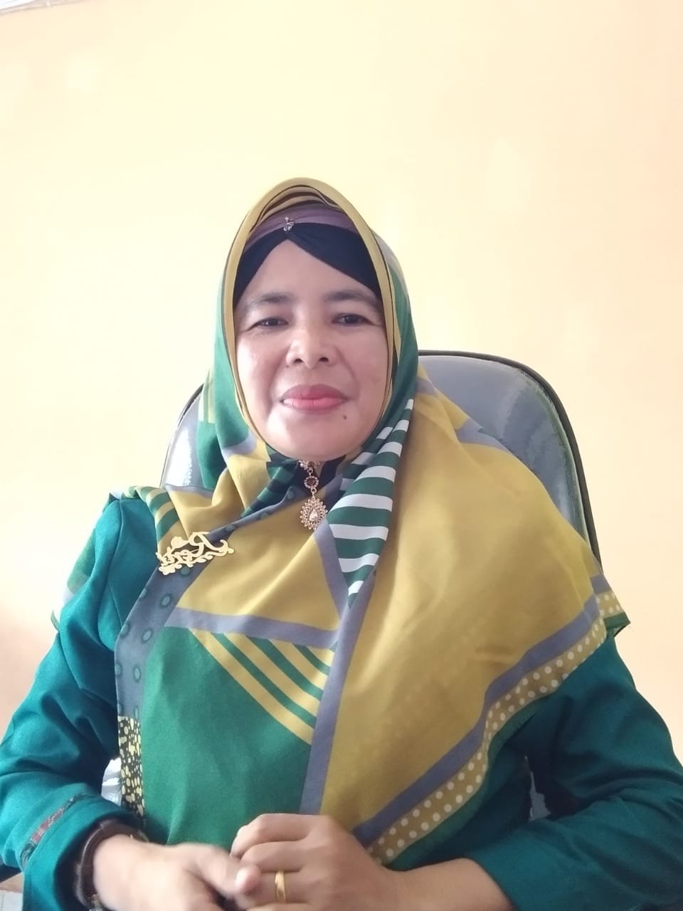Reni Pebriani, S.Pd - SMKS Satria Nusantara Betung