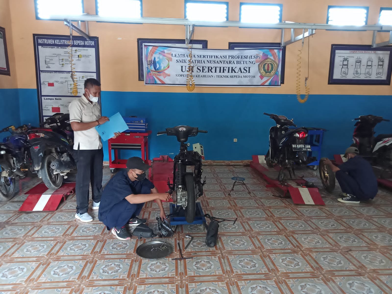 Teknik Bisnis Sepeda Motor - SMKS Satria Nusantara Betung