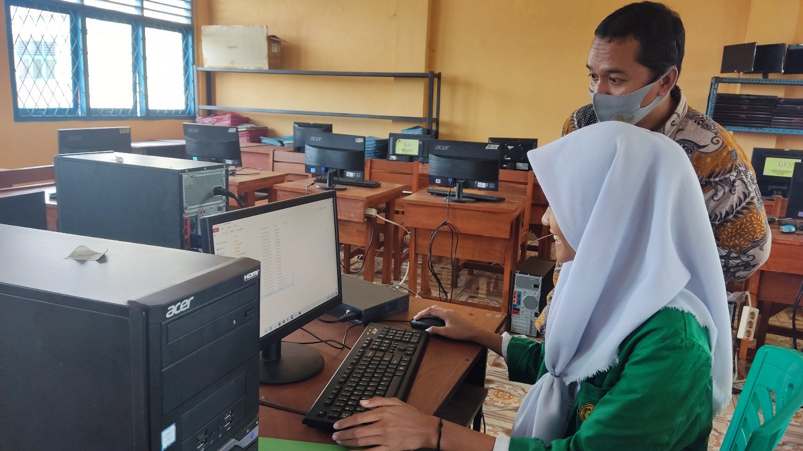 Teknik Komputer dan Jaringan - SMKS Satria Nusantara Betung