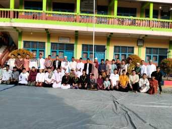 sholat idul adha 1445 H bersama di lapangan kampus yayasan widiya satria nusantara betung  - SMKS Satria Nusantara Betung